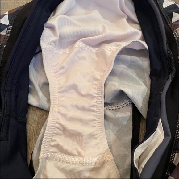 Lululemon Speed Short in Stained Glass - Picture 5 of 7